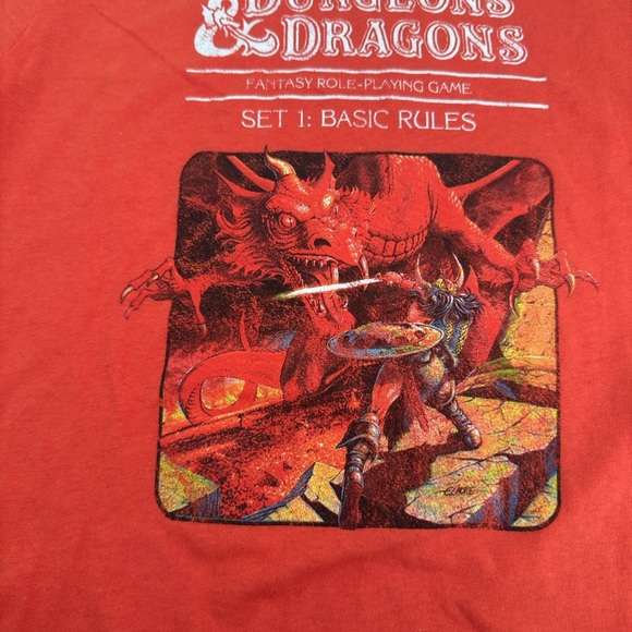 NWT Red Dungeons & Dragons Graphic T-Shirt Junior Size Small - Picture 4 of 4
